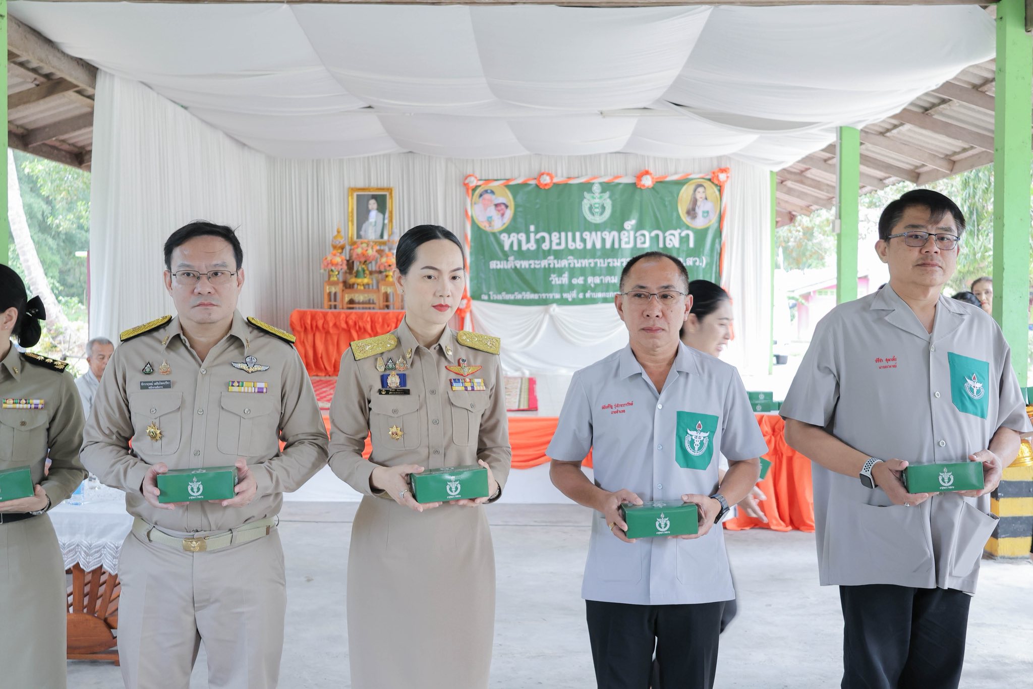 หน่วยแพทย์เคลื่อนที่ พอ.สว. สุราษฎร์ธานี ออกให้บริการประชาชนตำบลตะกรบ