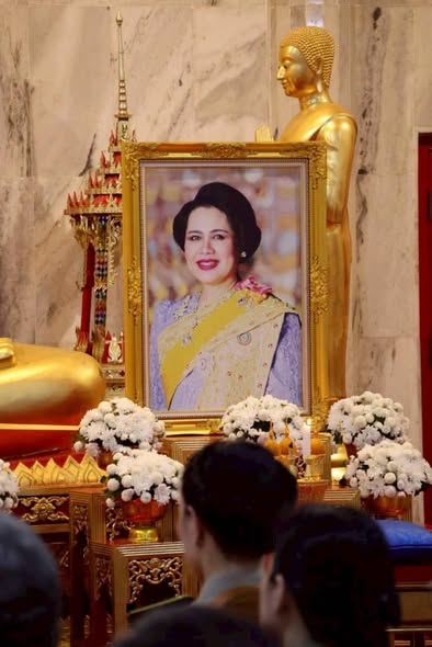 วันที่ ๓๐ ตุลาคม ๒๕๖๘ เวลา ๑๖.๓๐ น.
         นายสุริยา เชื่องช้าง สาธารณสุขอำเภอไชยา พร้อมด้วย ข้าราชการ พนักงานและลูกจ้าง ￼สังกัดสำนักงานสาธารณสุขอำเภอไชยา ￼ร่วมพิธีบำเพ็ญกุศลสัตตมวาร ๗ วัน เพื่ออุทิศถวายเป็นพระราชกุศลแด่ สมเด็จพระนางเจ้าสิริกิติ์ พระบรมราชินีนาถ พระบรมราชชนนีพันปีหลวง โดยนางสรสิริ  จันทรา ผู้พิพากษาหัวหน้าศาลจังหวัดไชยา เป็นประธานในพิธีฯ ณ พระอุโบสถ วัดพระบรมธาตุไชยา ราชวรวิหาร อำเภอไชยา จังหวัดสุราษฎร์ธานี