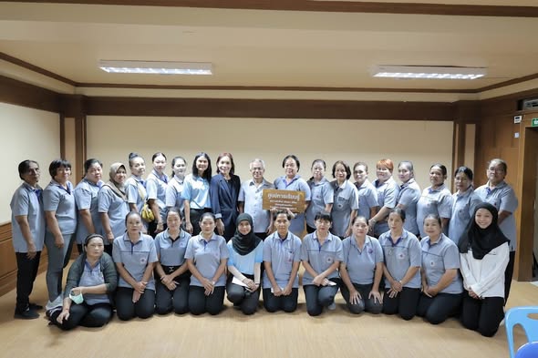 นายสุริยา เชื่องช้าง สาธารณสุขอำเภอไชยา ร่วมเป็นเกียรติและมอบนโยบายขับเคลื่อนกิจกรรมสุขภาพดีวิถีใหม่ วิถีธรรม วิถีไทย วิถีเศรษฐกิจพอเพียง สู่นโยบายระดับชาติ (ยกสช.)